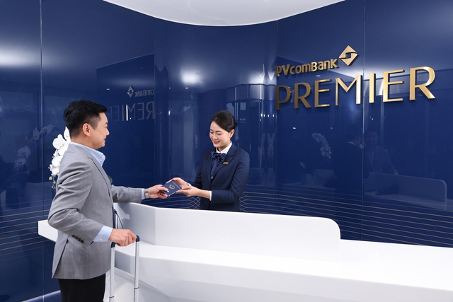 Tận hưởng đặc quyền lối đi ưu tiên tại phòng chờ PVcomBank Premier Lounge - Ảnh 2.