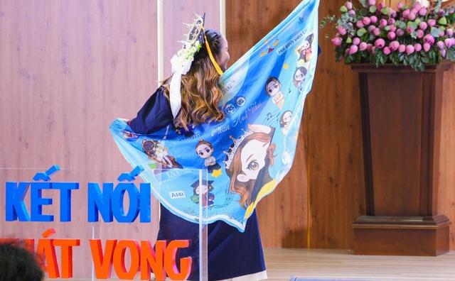 Vì sao sinh viên ‘chơi lớn’ trong ngày tốt nghiệp? - Ảnh 1.