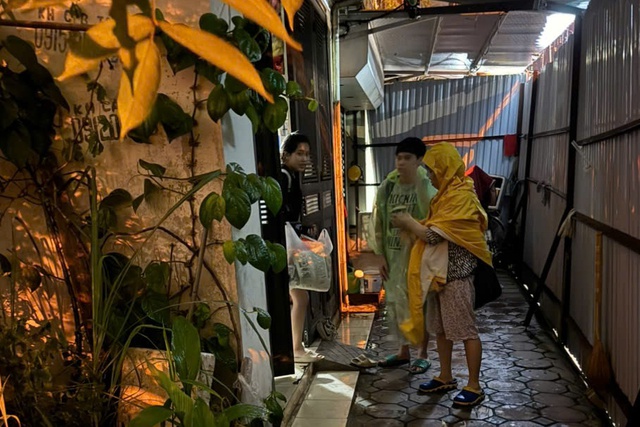 Hà Nội di dân khỏi chung cư nguy hiểm trong đêm Hà Nội di dân khỏi chung cư nguy hiểm trong đêm