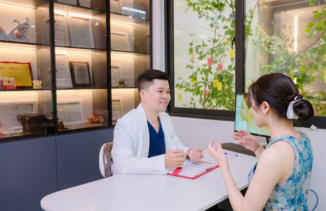 Chia sẻ của BS Tiến Đạt về hành trình ‘làm đẹp’ không chỉ bằng dao kéo - Ảnh 2.