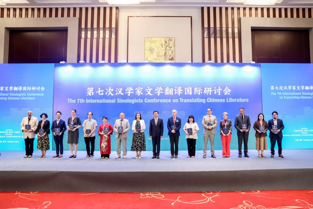Dịch giả Nguyễn Lệ Chi nhận danh hiệu 'Người bạn của văn học Trung Quốc' - Ảnh 2.