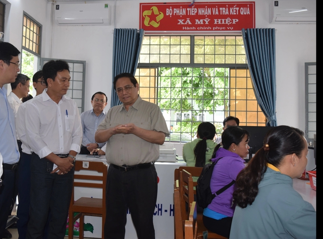 Thủ tướng Phạm Minh Chính kiểm tra tiến độ các dự án cao tốc tại An Giang , Đồng Tháp - Ảnh 4. Thủ tướng Phạm Minh Chính kiểm tra tiến độ các dự án cao tốc tại An Giang , Đồng Tháp - Ảnh 4.