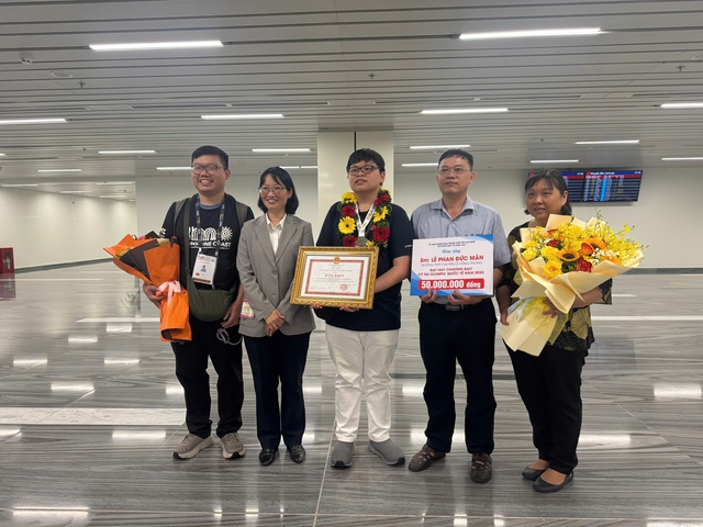 TP.HCM thưởng nóng cho học sinh đạt huy chương bạc Olympic toán quốc tế TP.HCM thưởng nóng cho học sinh đạt huy chương bạc Olympic toán quốc tế