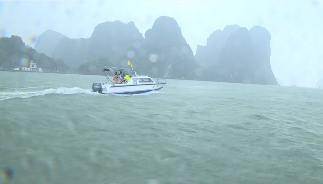 Tìm thấy thi thể bé trai 6 tuổi trong vụ lật tàu trên vịnh Hạ Long