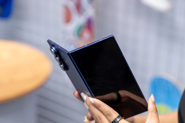 Hấp lực khó cưỡng của hai sắc xanh trên Galaxy Z Fold7 - Ảnh 2. Hấp lực khó cưỡng của hai sắc xanh trên Galaxy Z Fold7 - Ảnh 2.