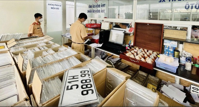 Đánh thuế thu nhập cá nhân khi mua bán biển số xe ô tô, tài sản ảo - Ảnh 1.