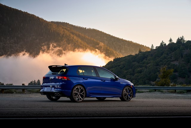 Rộ tin Volkswagen Goft sắp bán tại Việt Nam, có bản mạnh như Civic Type R - Ảnh 3.