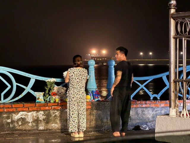 'Gấu ơi về nh&agrave; đi con ngo&agrave;i biển lạnh lắm' - Ảnh 1.