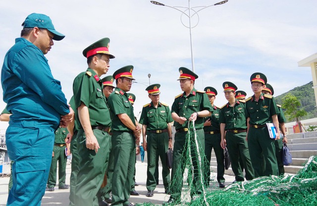 Sức bật từ ‘3 khâu đột phá’, vững chắc quốc phòng, an ninh thành phố biển- Ảnh 2. Sức bật từ ‘3 khâu đột phá’, vững chắc quốc phòng, an ninh thành phố biển- Ảnh 2.