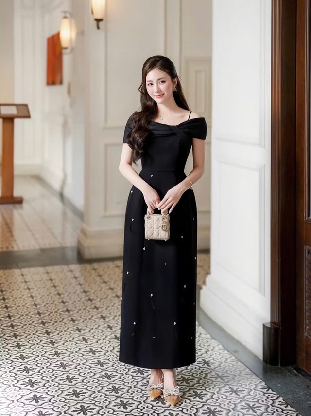 Vẻ đẹp kiêu sa của váy đính ngọc trai - Ảnh 2.