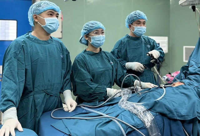 Cứu sống bé gái 2 tuổi ở Quảng Ngãi bị xoắn dạ dày hiếm gặp - Ảnh 1.
