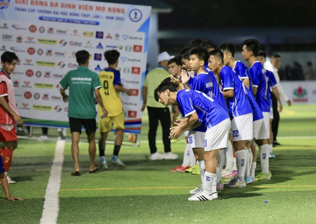 Nhiều cựu danh thủ hội ngộ mừng đội Trường ĐH Đồng Tháp vào bán kết giải sinh viên- Ảnh 6.