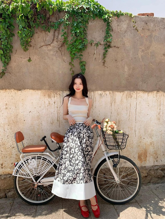 Chân váy dài cho nàng yêu nét đẹp cổ điển, lãng mạn- Ảnh 2.