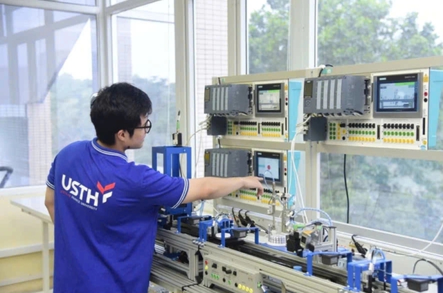 Sửa chuẩn chương trình, điểm sàn của các ngành vi mạch bán dẫn sẽ được hạ - Ảnh 1.