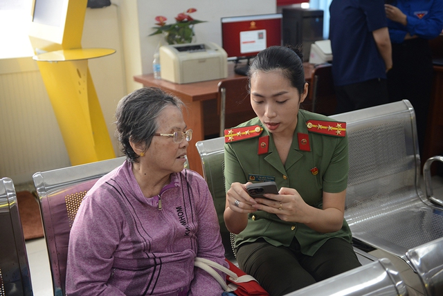 Thanh niên công an hỗ trợ thực hiện mô hình chính quyền địa phương 2 cấp- Ảnh 1. Thanh niên công an hỗ trợ thực hiện mô hình chính quyền địa phương 2 cấp- Ảnh 1.
