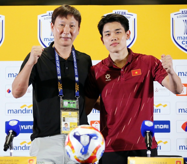 HLV Kim Sang-sik chỉ thẳng điểm yếu chí tử của U.23 Việt Nam, nói điều không ngờ về Philippines- Ảnh 2. HLV Kim Sang-sik chỉ thẳng điểm yếu chí tử của U.23 Việt Nam, nói điều không ngờ về Philippines- Ảnh 2.