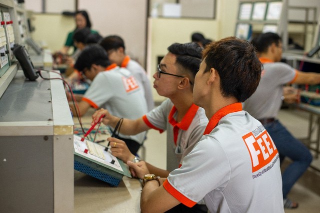 Trường ĐH Công nghệ Sài Gòn công bố điểm sàn xét tuyển, dẫn lối thời đại số - Ảnh 2.