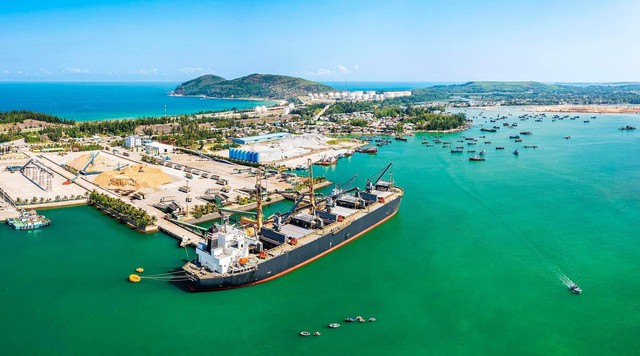 Khu kinh tế Dung Quất đặt mục tiêu hút 4 tỉ USD vốn đầu tư Khu kinh tế Dung Quất đặt mục tiêu hút 4 tỉ USD vốn đầu tư