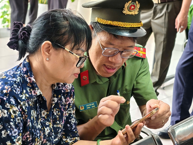 Thanh niên công an hỗ trợ thực hiện mô hình chính quyền địa phương 2 cấp- Ảnh 2. Thanh niên công an hỗ trợ thực hiện mô hình chính quyền địa phương 2 cấp- Ảnh 2.