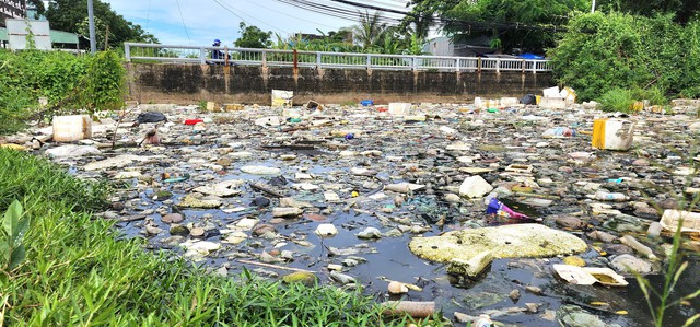 Tuyến kênh nội ô Bạc Liêu ô nhiễm trầm trọng- Ảnh 1.