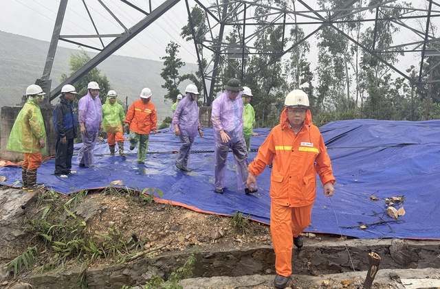 EVNNPT tập trung cao độ, chủ động ứng phó với bão số 3- Ảnh 1. EVNNPT tập trung cao độ, chủ động ứng phó với bão số 3- Ảnh 1.