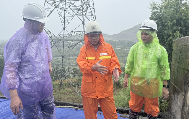 EVNNPT tập trung cao độ, chủ động ứng phó với bão số 3- Ảnh 2. EVNNPT tập trung cao độ, chủ động ứng phó với bão số 3- Ảnh 2.
