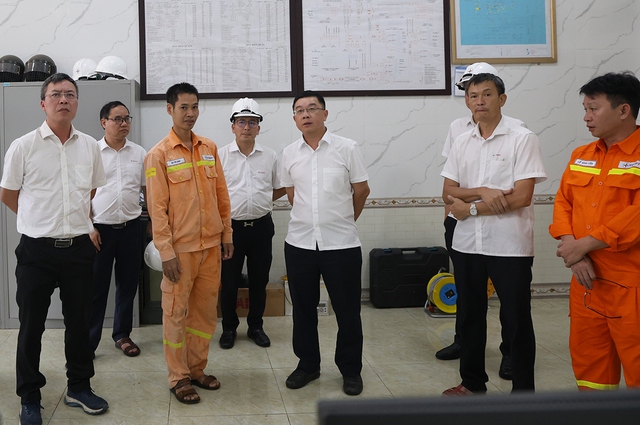 EVNNPT tập trung cao độ, chủ động ứng phó với bão số 3- Ảnh 3. EVNNPT tập trung cao độ, chủ động ứng phó với bão số 3- Ảnh 3.