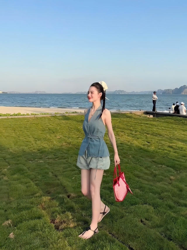 Hóa nàng thơ với áo yếm cổ chữ V- Ảnh 4.