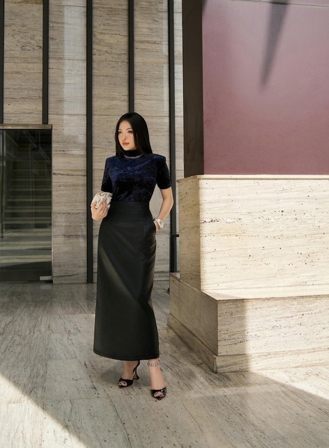 Định hình lại phong cách với áo thun cổ lọ - Ảnh 7.