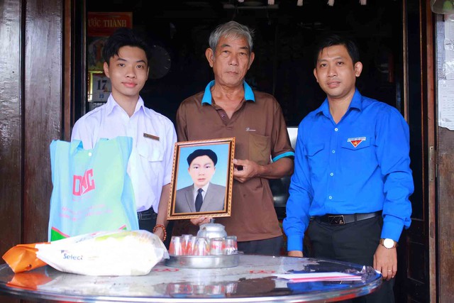 Di ảnh liệt sĩ phai mờ được phục dựng sống động - Ảnh 1.