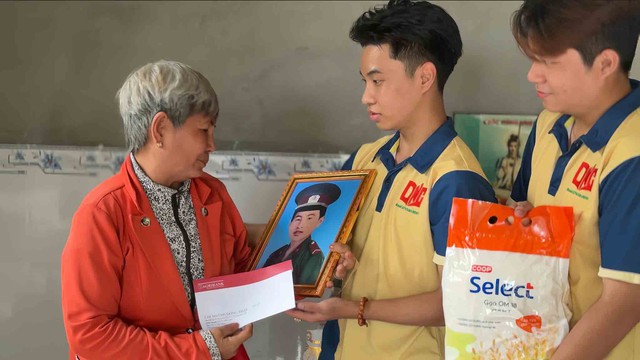 Di ảnh liệt sĩ phai mờ được phục dựng sống động - Ảnh 2.