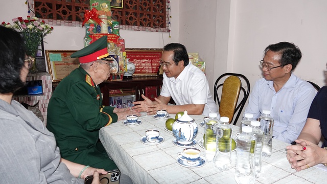 Chủ tịch Nguyễn Văn Được thăm đại tá trải qua 3 cuộc chiến - Ảnh 1.