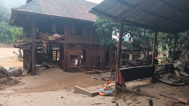 Xã miền núi ở Nghệ An tan hoang do lũ- Ảnh 2. Xã miền núi ở Nghệ An tan hoang do lũ- Ảnh 2.