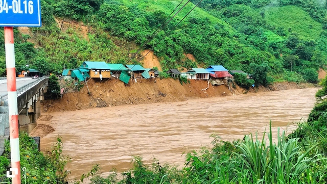 Xã miền núi ở Nghệ An tan hoang do lũ- Ảnh 4. Xã miền núi ở Nghệ An tan hoang do lũ- Ảnh 4.