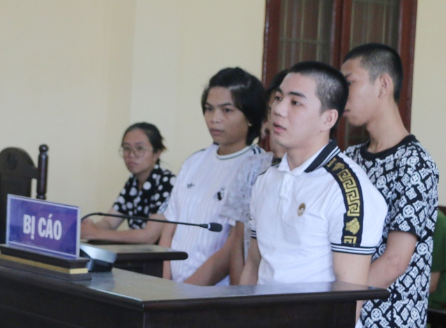Cướp tiền... ăn trộm, các bị cáo ở Cà Mau lãnh án  - Ảnh 1.