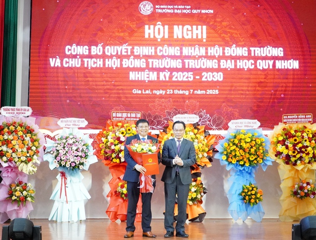 Trường ĐH Quy Nhơn công bố Hội đồng trường nhiệm kỳ mới Trường ĐH Quy Nhơn công bố Hội đồng trường nhiệm kỳ mới