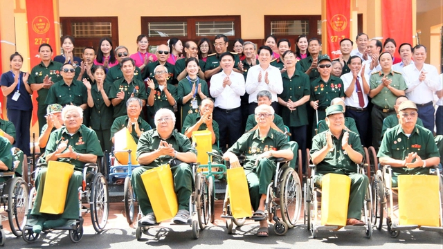 Chủ tịch nước Lương Cường thăm thương , bệnh binh và khẳng định giá trị hòa bình - Ảnh 2.