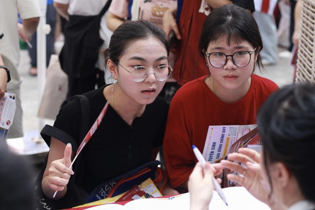 Học viện Ngân hàng quy định điểm chuẩn khối C cao hơn khối còn lại 2,5 điểm - Ảnh 1.