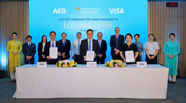 Vietnam Airlines cùng ACB, Visa ra mắt thẻ hội viên tích hợp thanh toán Lotusmiles Pay Vietnam Airlines cùng ACB, Visa ra mắt thẻ hội viên tích hợp thanh toán Lotusmiles Pay