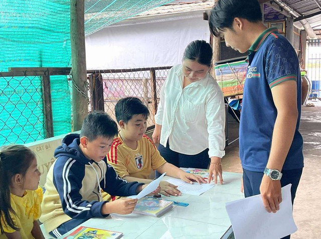 Chàng trai gen Z cùng hành trình gieo nắng sưởi ấm cho đời - Ảnh 2.