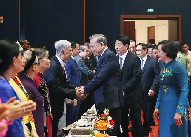 Tổng Bí thư Tô Lâm, Chủ tịch nước Lương Cường, Thủ tướng Phạm Minh Chính cùng các lãnh đạo Đảng, Nhà nước dự Hội nghị Tổng Bí thư Tô Lâm, Chủ tịch nước Lương Cường, Thủ tướng Phạm Minh Chính cùng các lãnh đạo Đảng, Nhà nước dự Hội nghị