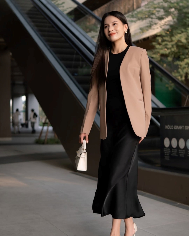 Áo blazer không cổ tưởng chừng phá cách nhưng lại cực kỳ thanh lịch- Ảnh 7.