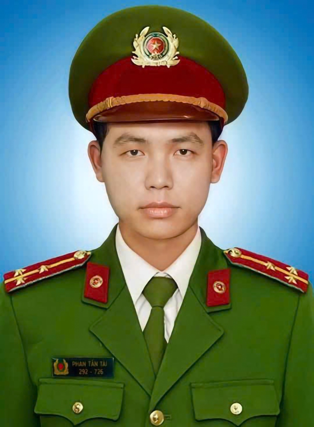 Hy sinh vì cuộc sống bình yên: Liệt sĩ Phan Tấn Tài vẫn rạng ngời ý chí Hy sinh vì cuộc sống bình yên: Liệt sĩ Phan Tấn Tài vẫn rạng ngời ý chí