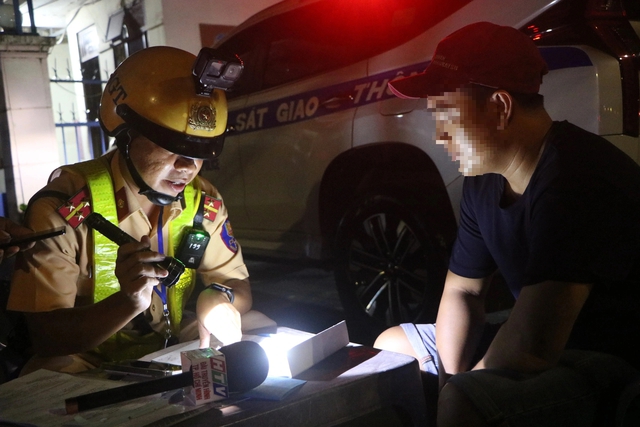 

Theo CSGT, lái xe tham gia giao thông chạy quá tốc độ quy định tiềm ẩn nhiều nguy cơ gây ra tai nạn giao thông  