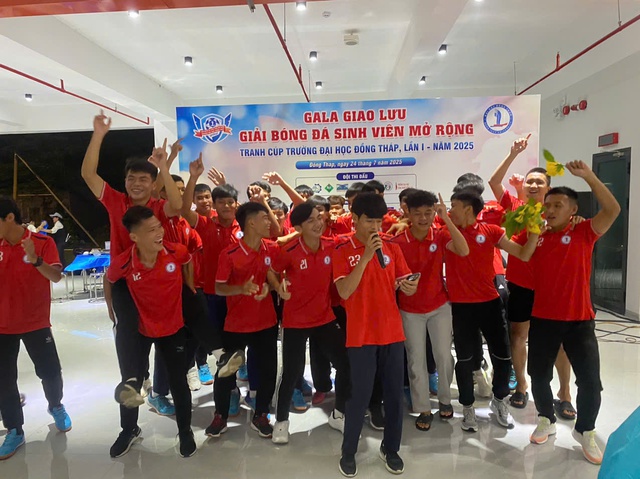 Công Nhậm lập hat-trick, Minh 'nhí' ghi cú đúp tạo kịch tính tại Trường ĐH Đồng Tháp- Ảnh 15.