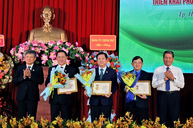 VRG xác lập mục tiêu thi đua đổi mới, khơi dậy tinh thần 'Phú Riềng đỏ'- Ảnh 2. VRG xác lập mục tiêu thi đua đổi mới, khơi dậy tinh thần 'Phú Riềng đỏ'- Ảnh 2.
