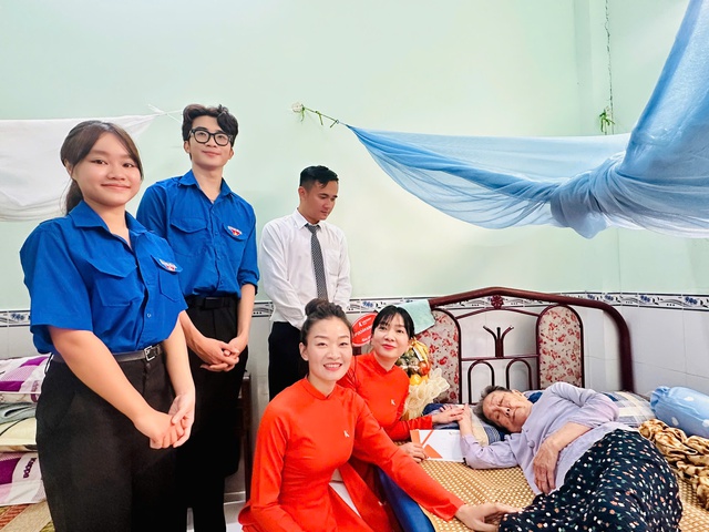 Quỹ Khởi sự từ tâm tri ân các anh hùng liệt sĩ và gia đình chính sách - Ảnh 4.