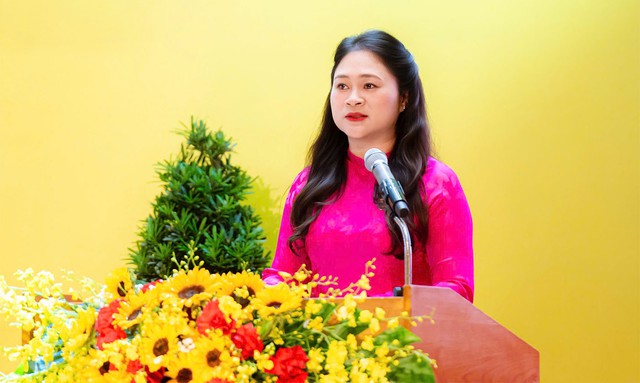 Cán bộ làm việc với tinh thần làm ngày làm đêm phục vụ người dân- Ảnh 1. Cán bộ làm việc với tinh thần làm ngày làm đêm phục vụ người dân- Ảnh 1.