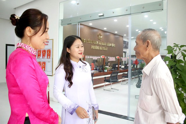 Cán bộ làm việc với tinh thần làm ngày làm đêm phục vụ người dân- Ảnh 3. Cán bộ làm việc với tinh thần làm ngày làm đêm phục vụ người dân- Ảnh 3.