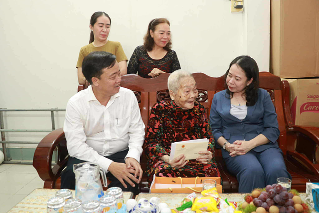 Phó Chủ tịch nước Võ Thị Ánh Xuân tri ân người có công tại Cà Mau - Ảnh 1.